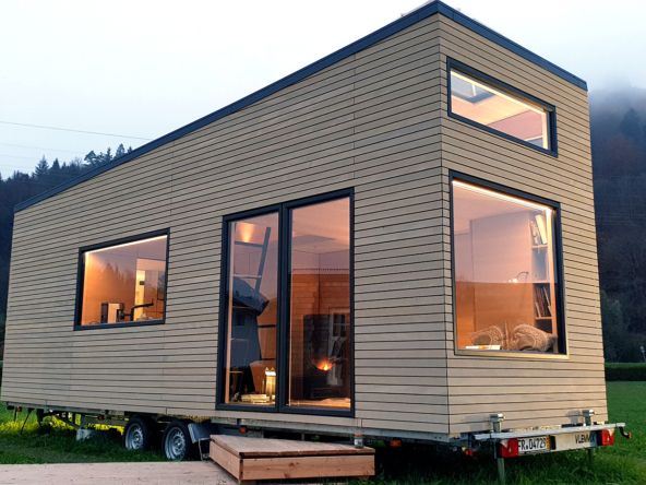 togo-tinyhouse-außen-weißtanne-terasse