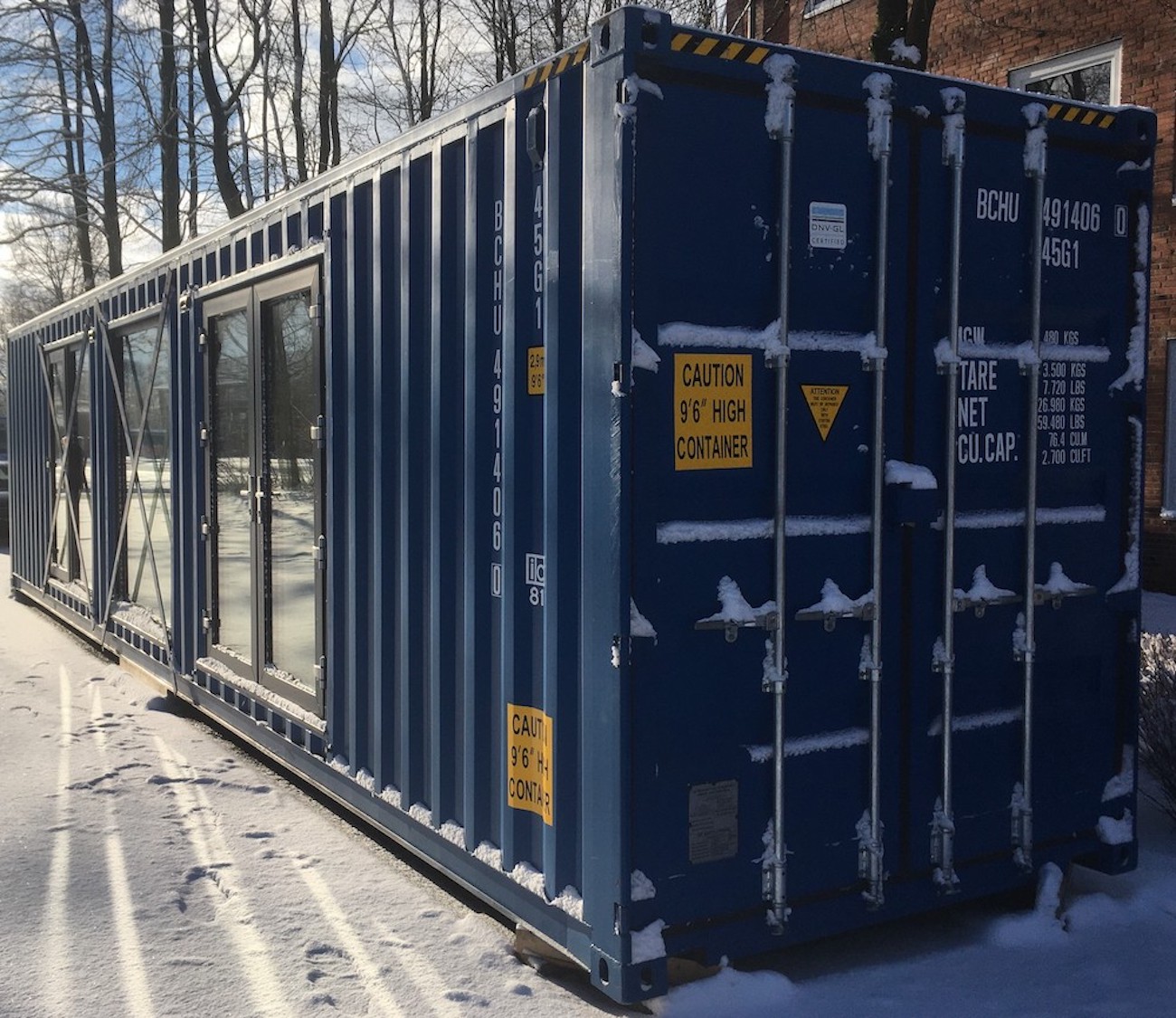 steelcave wohncontainer aussenansicht winter
